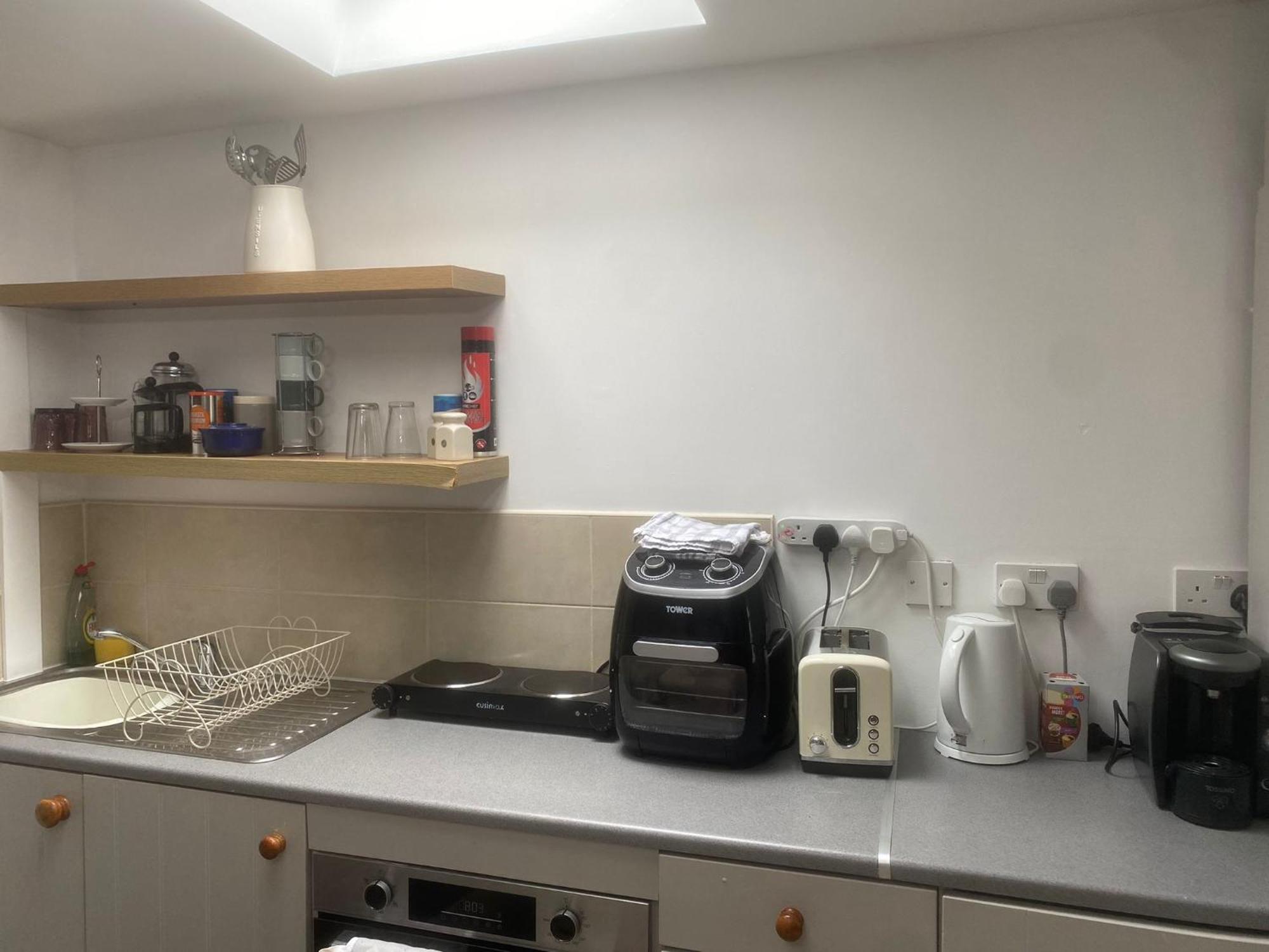 Cosy Self-contained Studio Flat In Apartment *
